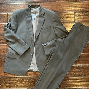 Mens Haggar Gray Suit